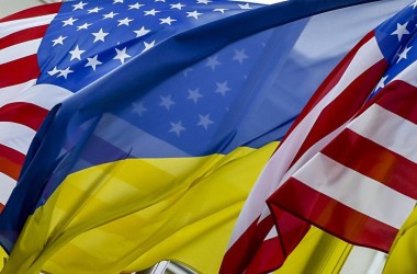 Флаги США та України