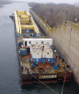 На будівництві мостових переходів у Запоріжжі через Дніпро та Старий Дніпро буде задіяно плавучий кран “Захарій”.