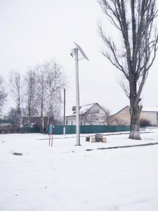 фотоэлементы освещения улицы на столбе