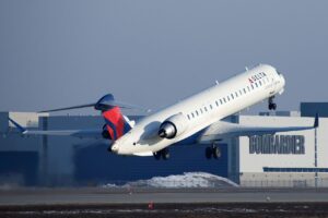 Аварійна посадка літака CRJ900 авіакомпанії Delta Air Lines 
