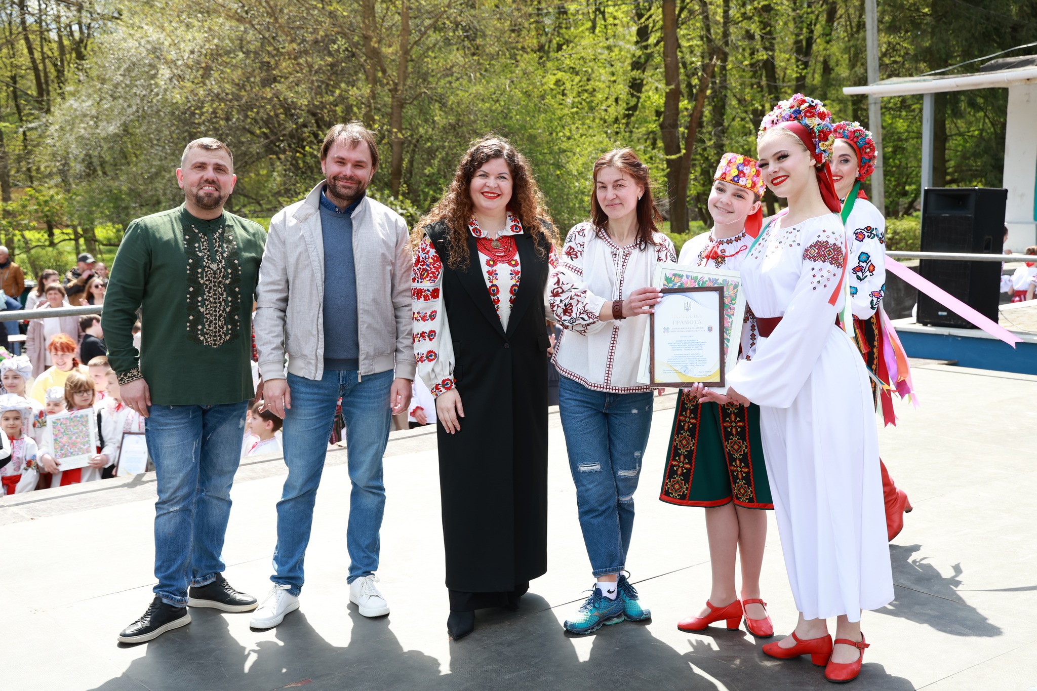  На Хмельниччині встановили рекорд України з наймасовішого виконання подільського танцю «Краков’як». 