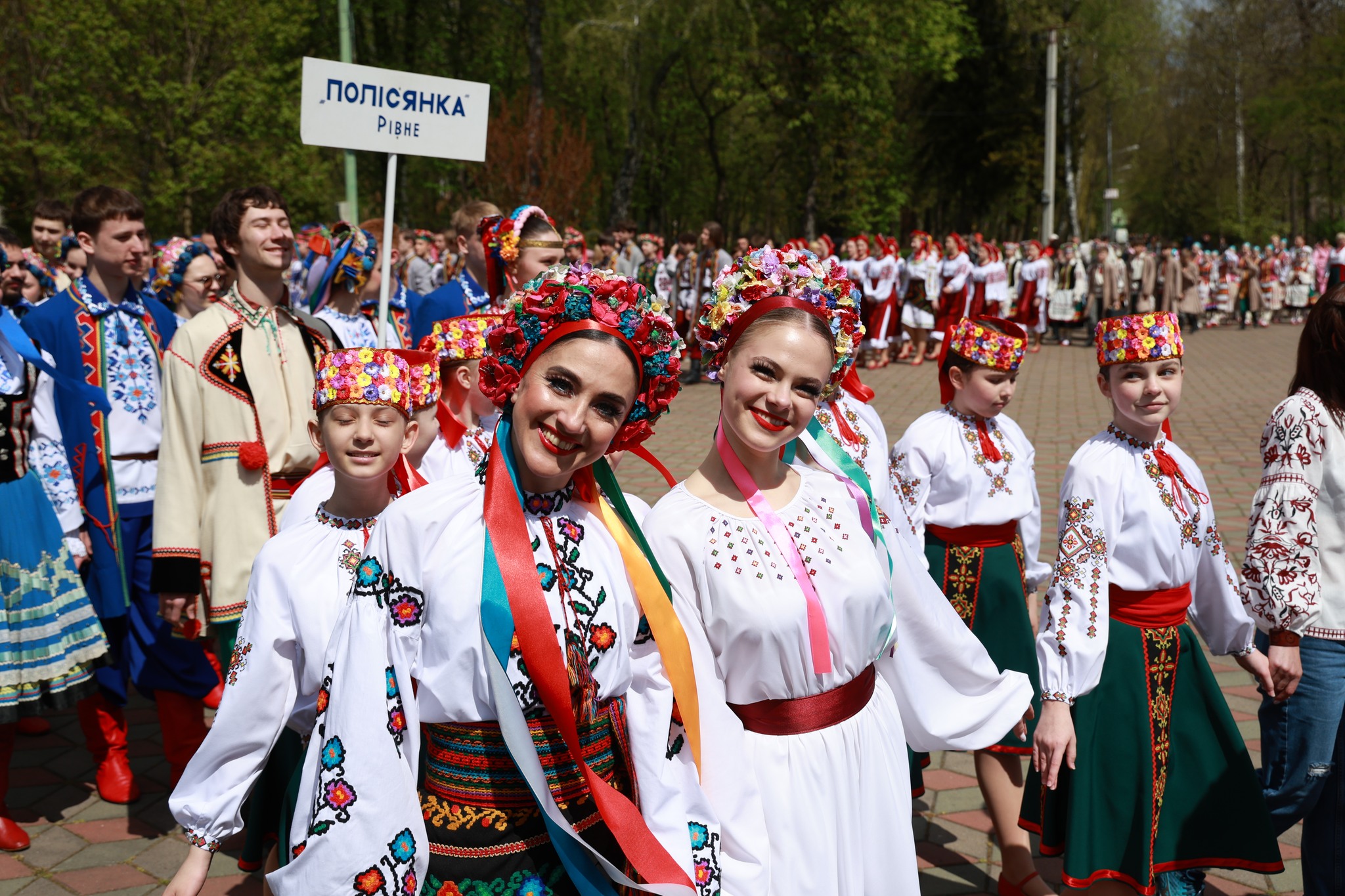 Поділля танцює